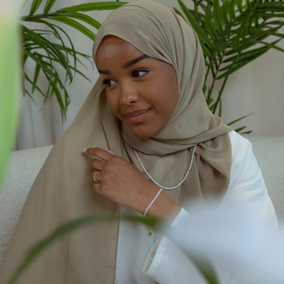 model wearing matching Tasbih pearl necklace and bracelet