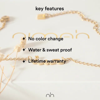Key features of the 'patience' gold Arabic bracelet 