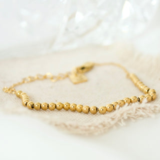 Close up of Niamh London's beaded Arabic gold bracelet